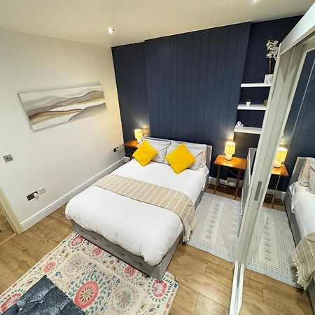 Sunny Apartment Лондон Екстериор снимка