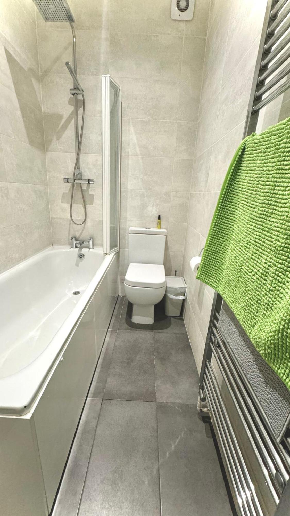 Sunny Apartment Лондон Екстериор снимка