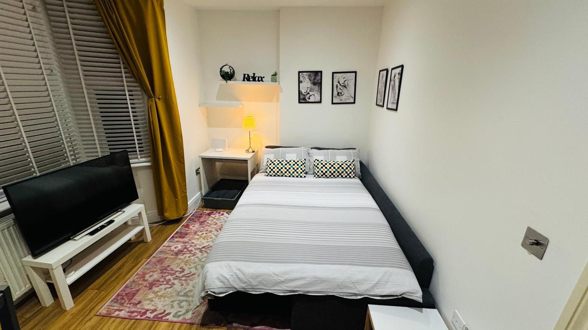 Sunny Apartment Лондон Екстериор снимка