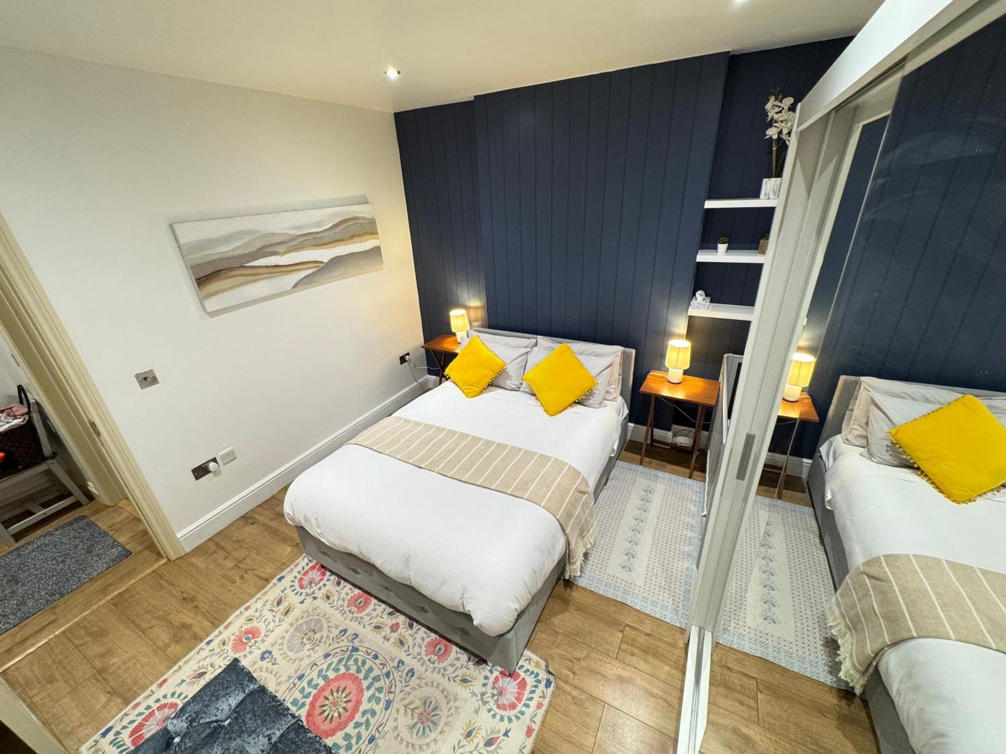 Sunny Apartment Лондон Екстериор снимка