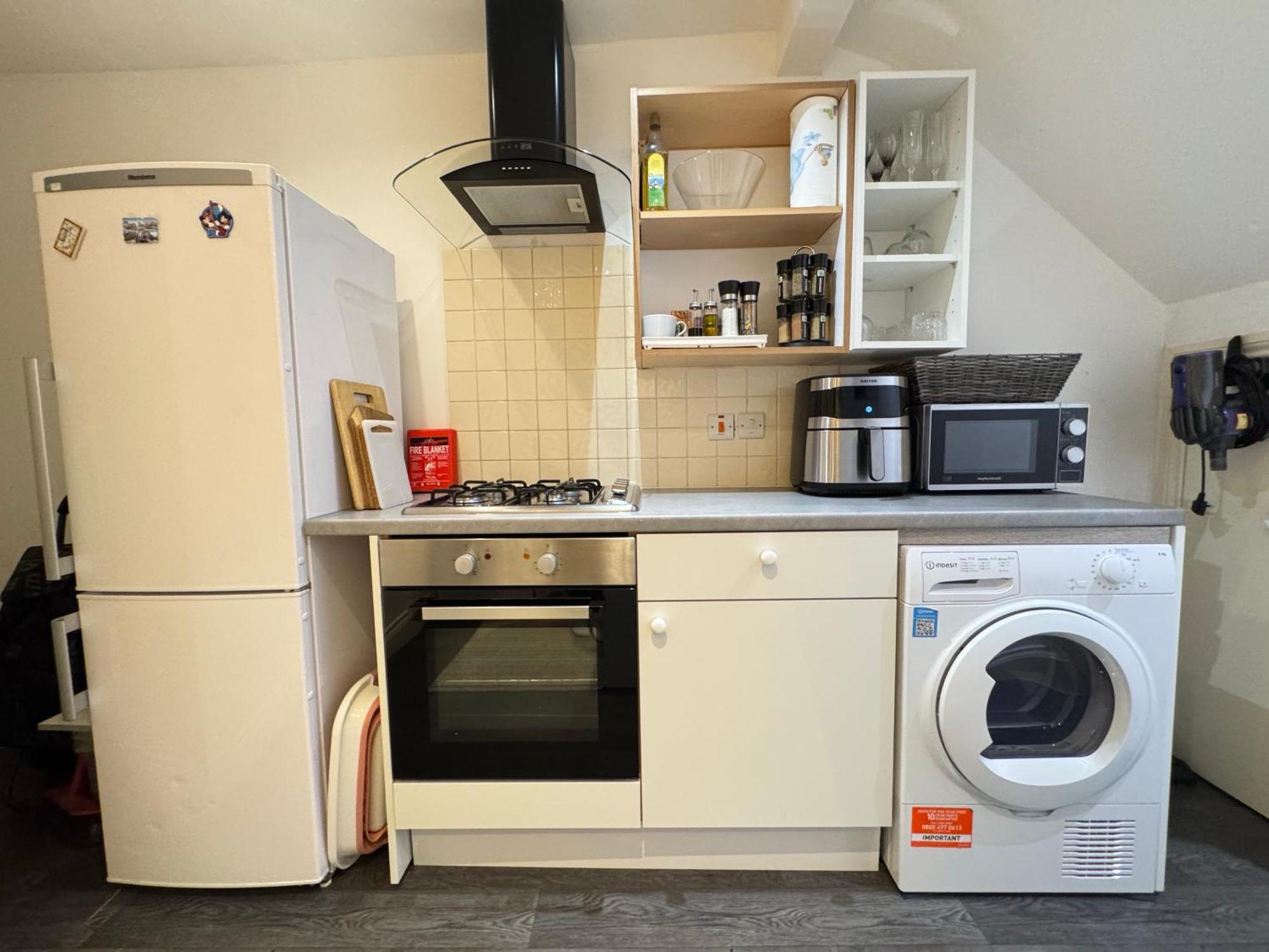 Sunny Apartment Лондон Екстериор снимка