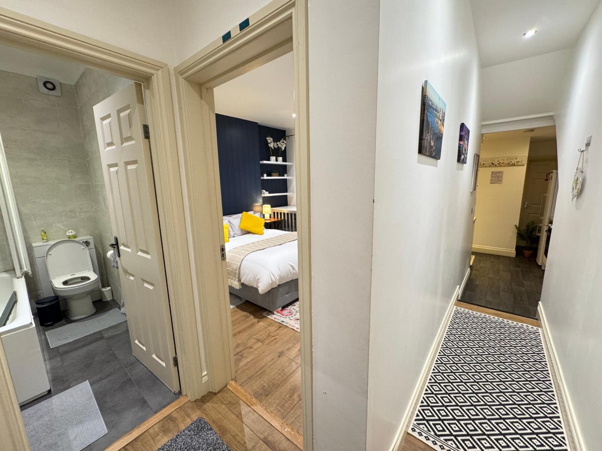 Sunny Apartment Лондон Екстериор снимка