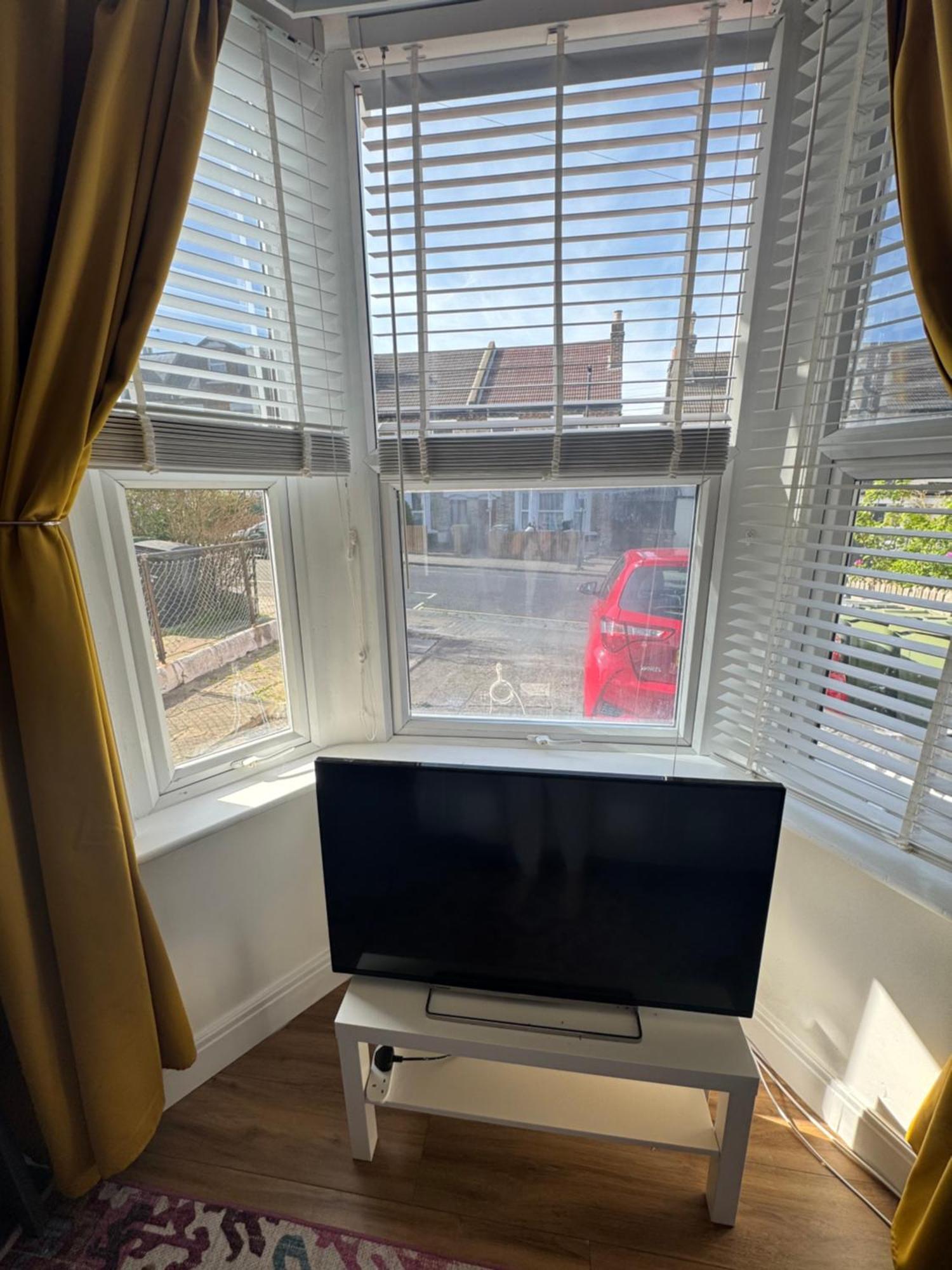 Sunny Apartment Лондон Екстериор снимка